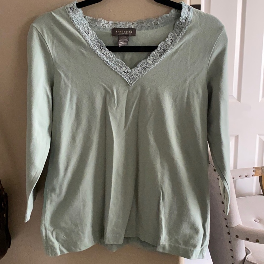Van Heusen top    #192